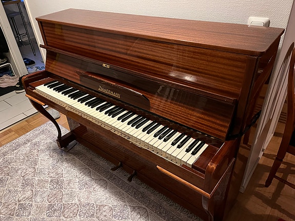 Annetaan noin 50-vuotias Zimmermann-piano