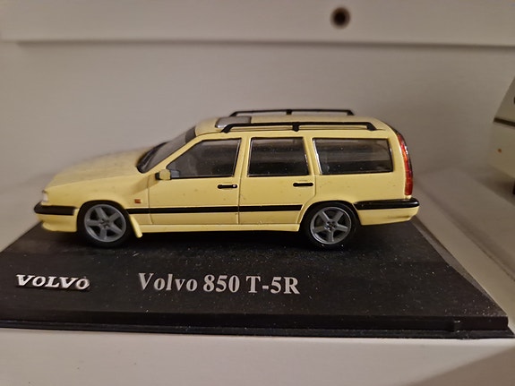 Atlas collection Volvo 850 T-5R farmari pienoismalli keltainen
