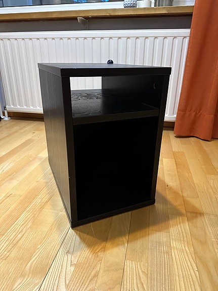 IKEA OLTEDAL yöpöytä – Musta