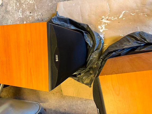 Myydään laadukkaat B&W DM602 hifi-kaiuttimet.