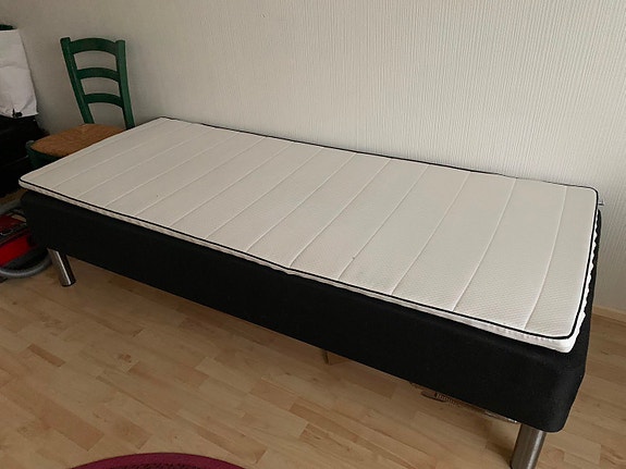 Yhden hengen runkopatja sänky