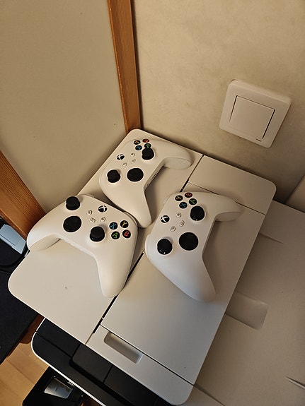Microsoft Xbox langaton ohjain, valkoinen