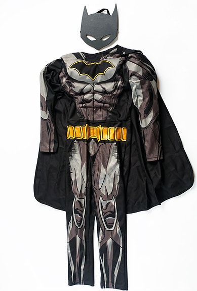 Batman naamiaisasu 122/128
