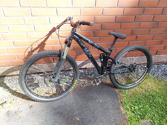 Black Market Killswitch Slopestyle, täysjousto dirt jumper