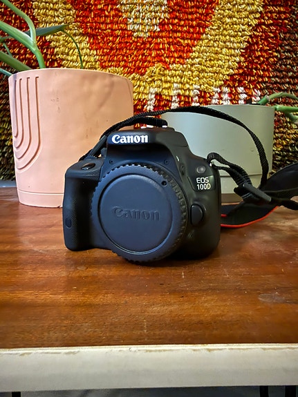Canon eos 100D + 2 objektiivia ja varusteet