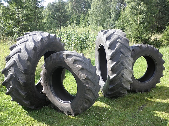 Traktorin metsärengassarja Alliance Power Drive Forestry 20.8-38 ja 16.9-28