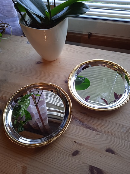 Metalli lautaset/tarjottimet