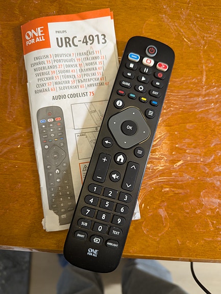 One For All URC-4913 -kaukosäädin (Noutajalle 40" Philips-TV kaupan päälle!)