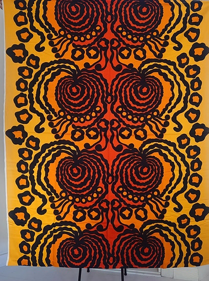 Tampella 1970-luku oranssi-musta-keltainen retro verho 2 kpl Kristiina Koskivuor