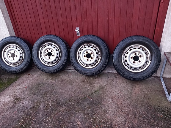 Pakettiauton kitkarenkaat 15"
