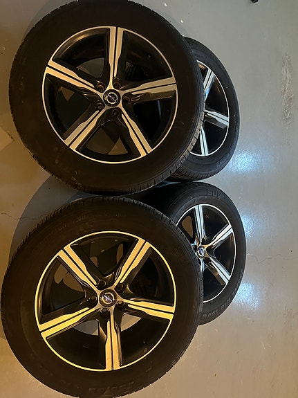 Volvo XC60 kesärenkaat vanteilla
