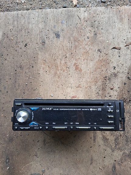 DGM autosoitin USB AUX