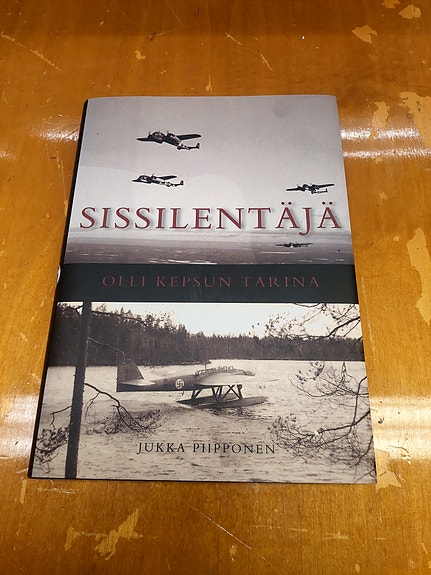 Sissilentäjä – Olli Kepsun tarina, Jukka Piipponen (kovakantinen kirja)