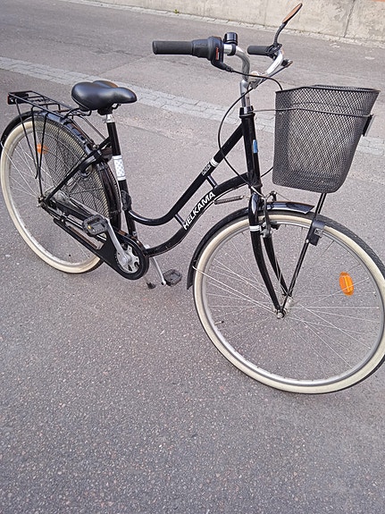 Helkama naisten kaupunkipyörä 28" musta