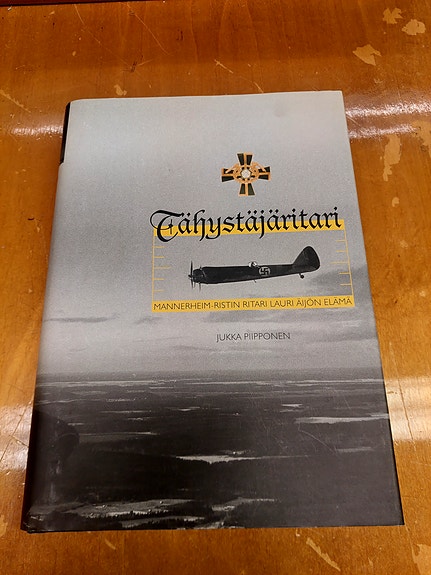 Jukka Piipponen: Tähtystajäritari - Lari Aalto -kirja
