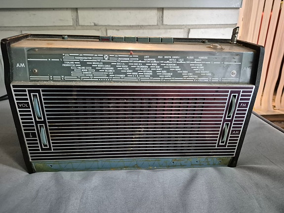 Vintage matkaradio
