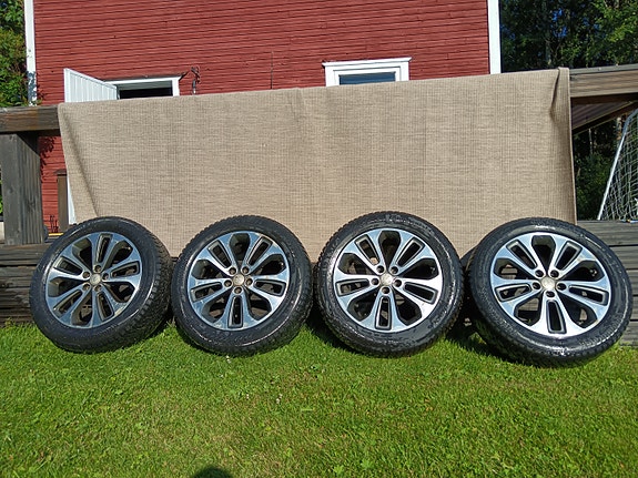 235/55 R19 renkaat vanteilla