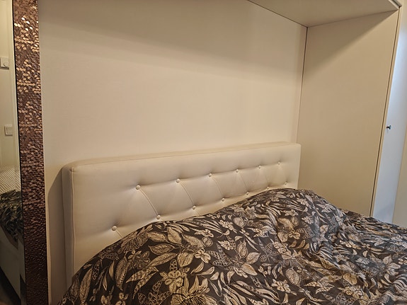 Sängyn pääty 160cm.