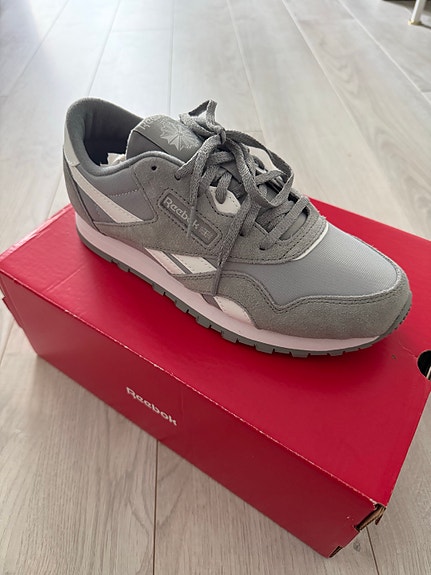 Reebok tennarit koko 38 harmaa
