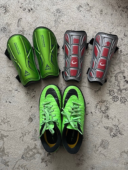 Nike jalkapallokengät koko 32 ja Select + Pro Touch säärisuojat