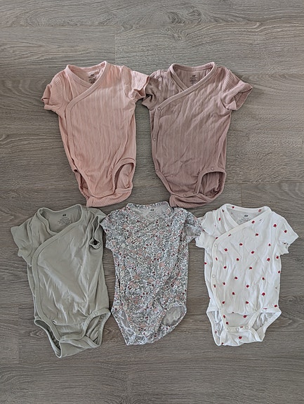 H&M vauvan lyhythihaiset bodyt 74 (6–9 kk), 5 kpl
