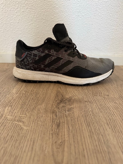 Adidas golfkengät