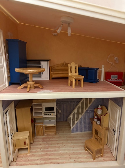 Lundby nukkekoti kalusteilla