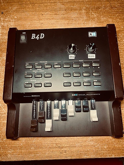 Native Instruments B4D Drawbar MIDI-ohjain