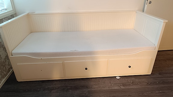 Hemnes sohvasänky