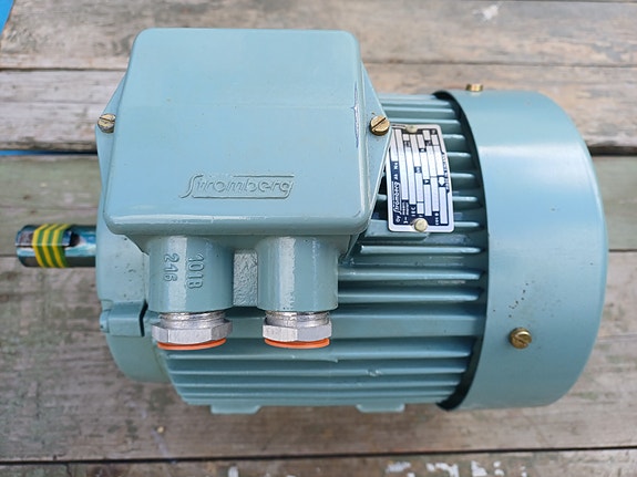 Strömberg-sähkömoottori, kaksinopeusmoottori: 0,4 kW 945 rpm/0,055 kW 460 rpm