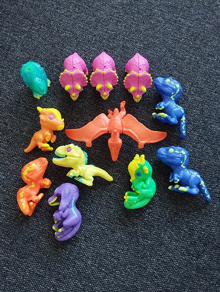 Jurassic World figuurit Kinder Joy uudet 12 kpl