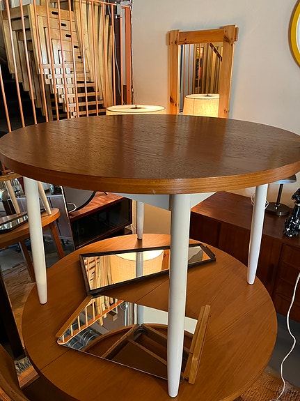 Pyöreä teak ruokapöytä