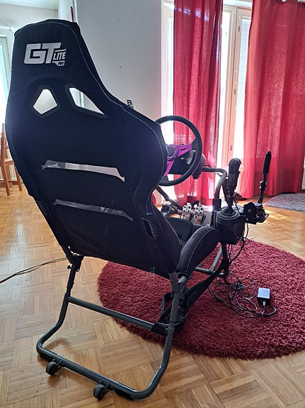 Logitech g920 ja Next Level racing GT lite ajosimulaattorisetti
