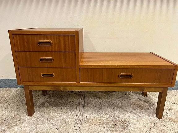 💎 RETRO-HELMI: Siro 60-luvun tiikkinen puhelinpöytä / lipasto (90 cm)