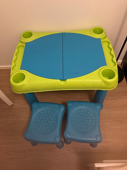 Lasten pöytä ja tuolit