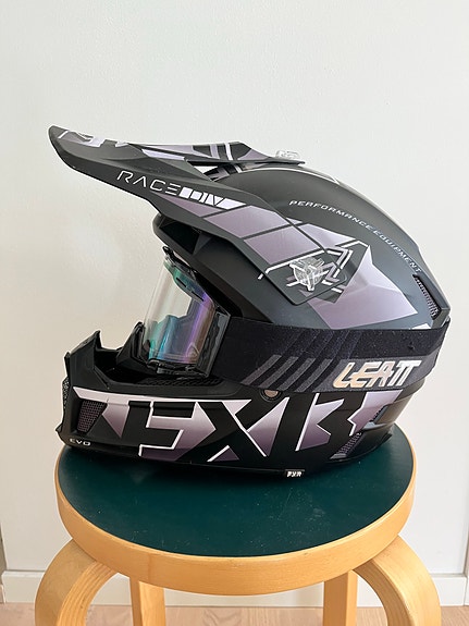 Leatt crossi-ajovarusteet juniorille + Fox comp ajokengät