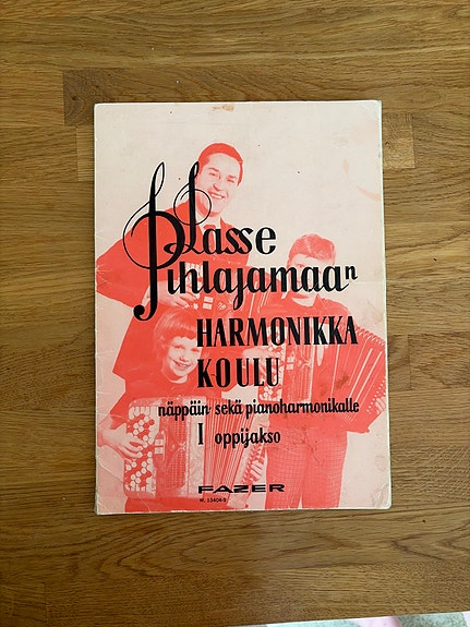 Lasse Pihlajamaan harmonikkakoulu 1 oppijakso nuottikirja