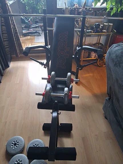 Weider kuntopenkki ja käsipainosarja levypainoilla