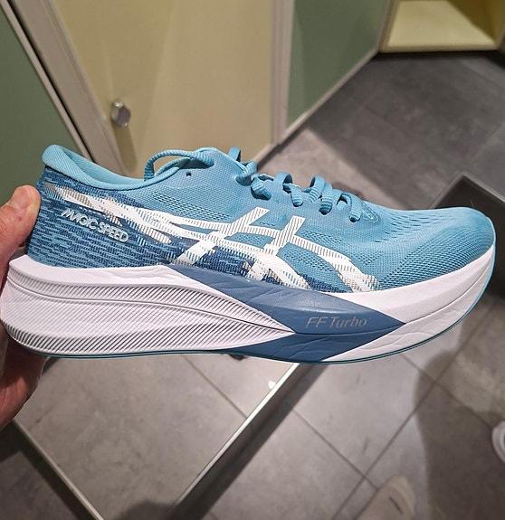 Asics Magic Speed 4