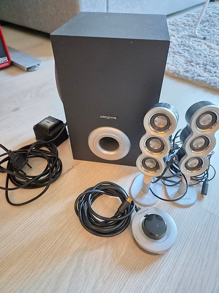 Creative kaiuttimet + Subwoofer