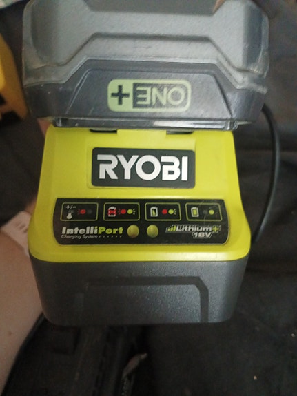 Ryobi akku ja laturi