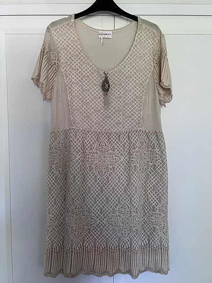 Elisa Cavalettin vaalea mekko, koko XL (käyttämätön)
