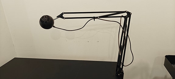 Blue microphones pöytäkiinnitteisellä varrella