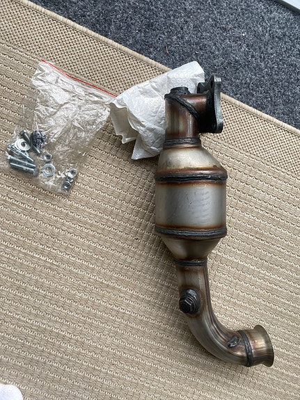 Käyttämätön katalysaattori Peugeot / Citroen autoihin.
