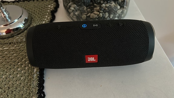 JBL Charge 3 uudella akulla