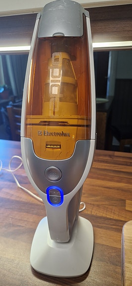 Electrolux Rapido käsipölynimuri