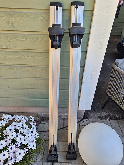 Thule windbar taakkatelineet auton katolle