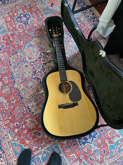 Martin D-18