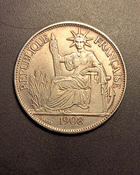 1 Piasteri   iso kolikko