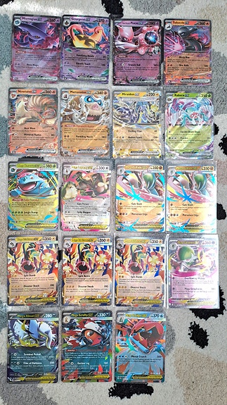 EX ja Mega EX Pokemon-kortteja